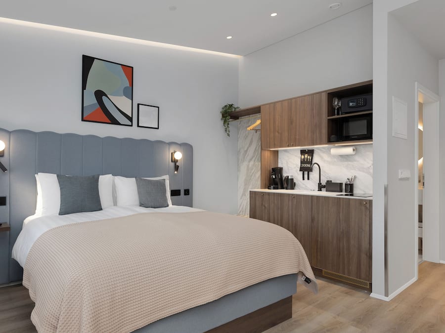 Studio, 1 Queen Bed, Kitchen (Hallgrimskirkja Church view) | In-room safe, laptop workspace, blackout drapes, soundproofing