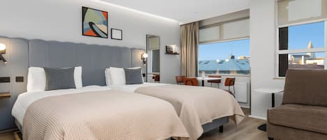 Studio, Multiple Beds, Kitchen | In-room safe, laptop workspace, blackout curtains, soundproofing