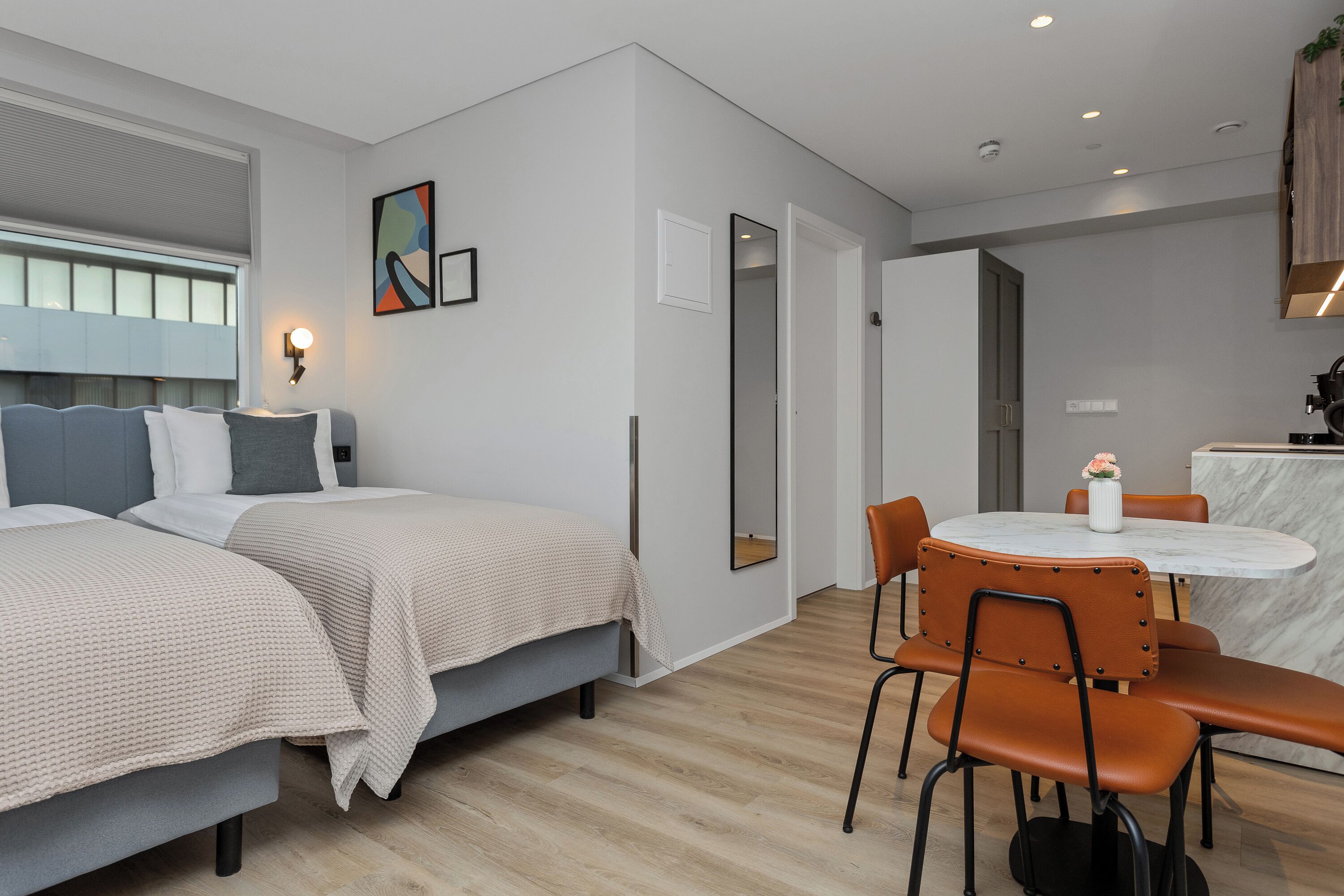 Studio, flere senger, kjøkken (Separate Bath) | Safe på rommet, skrivebord for bærbar PC og blendingsgardiner