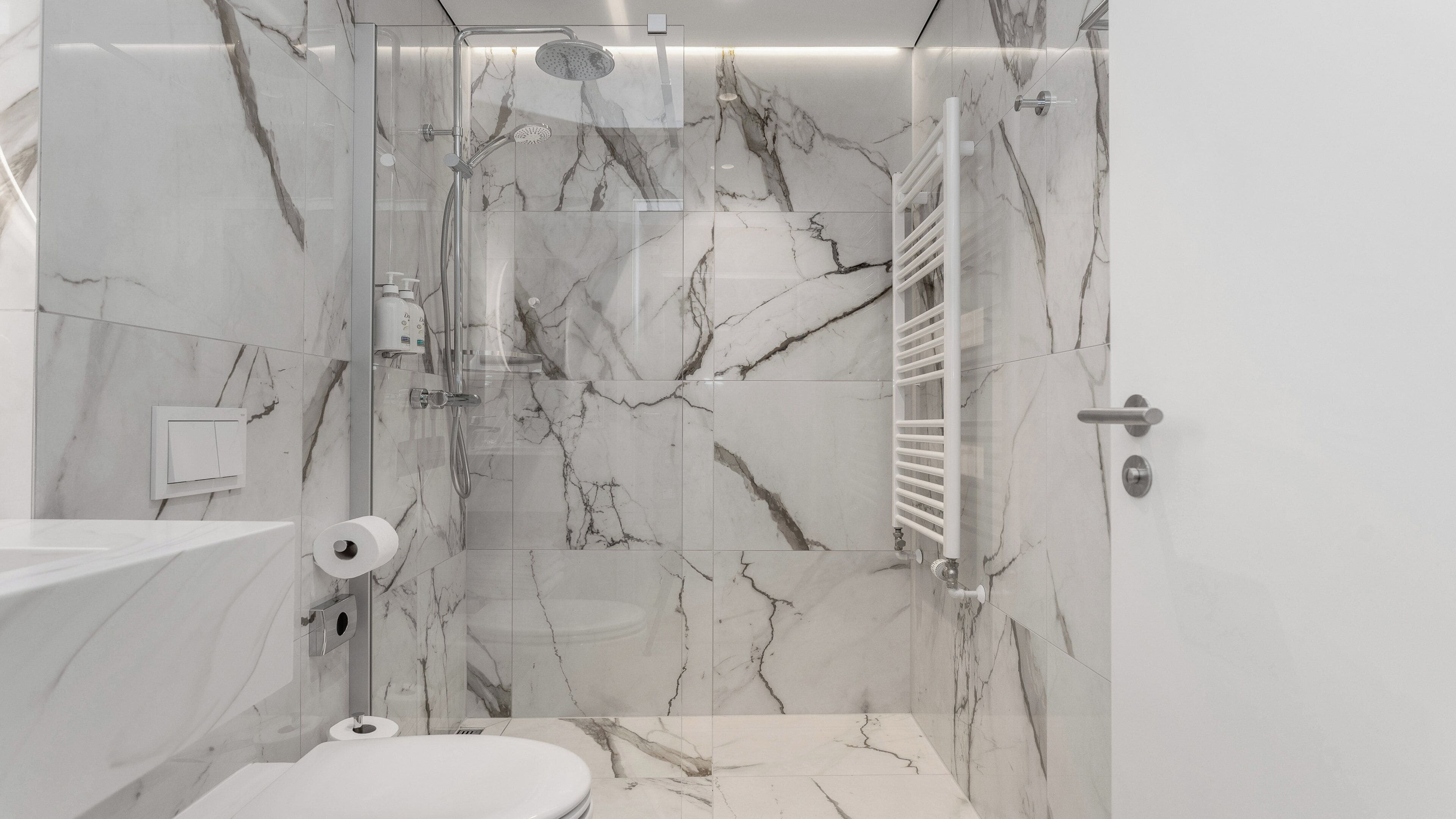 Studio, 1 Queen Bed with Sofa bed | In-room safe, laptop workspace, blackout drapes, iron/ironing board