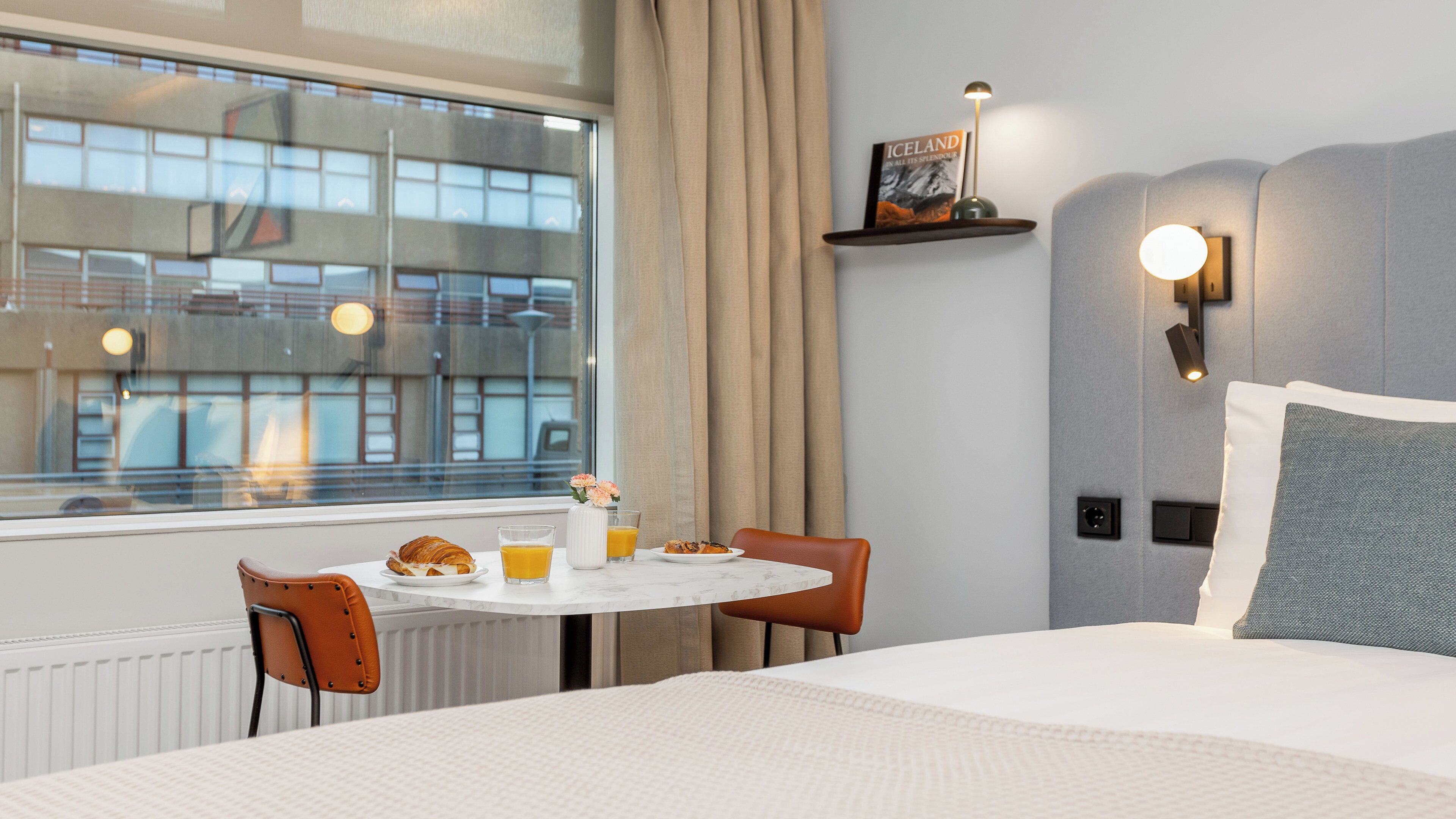 Studio, 1 Queen Bed with Sofa bed, Kitchen | In-room safe, laptop workspace, blackout curtains, iron/ironing board