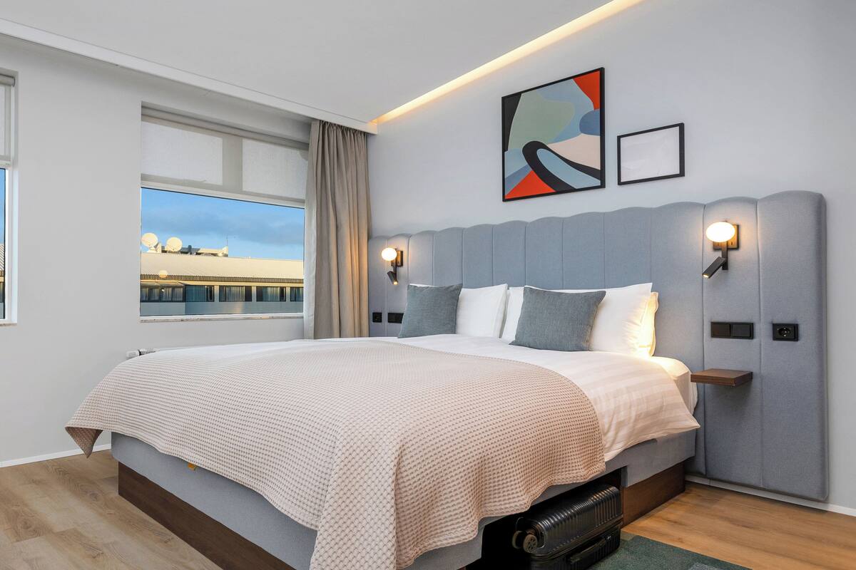 In-room safe, laptop workspace, blackout drapes, soundproofing