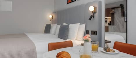 Studio, Multiple Beds, Kitchen