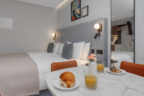 Studio, Multiple Beds, Kitchen | In-room safe, laptop workspace, blackout drapes, iron/ironing board - Candlewood Suites Reykjavik by IHG (Reykjavík)