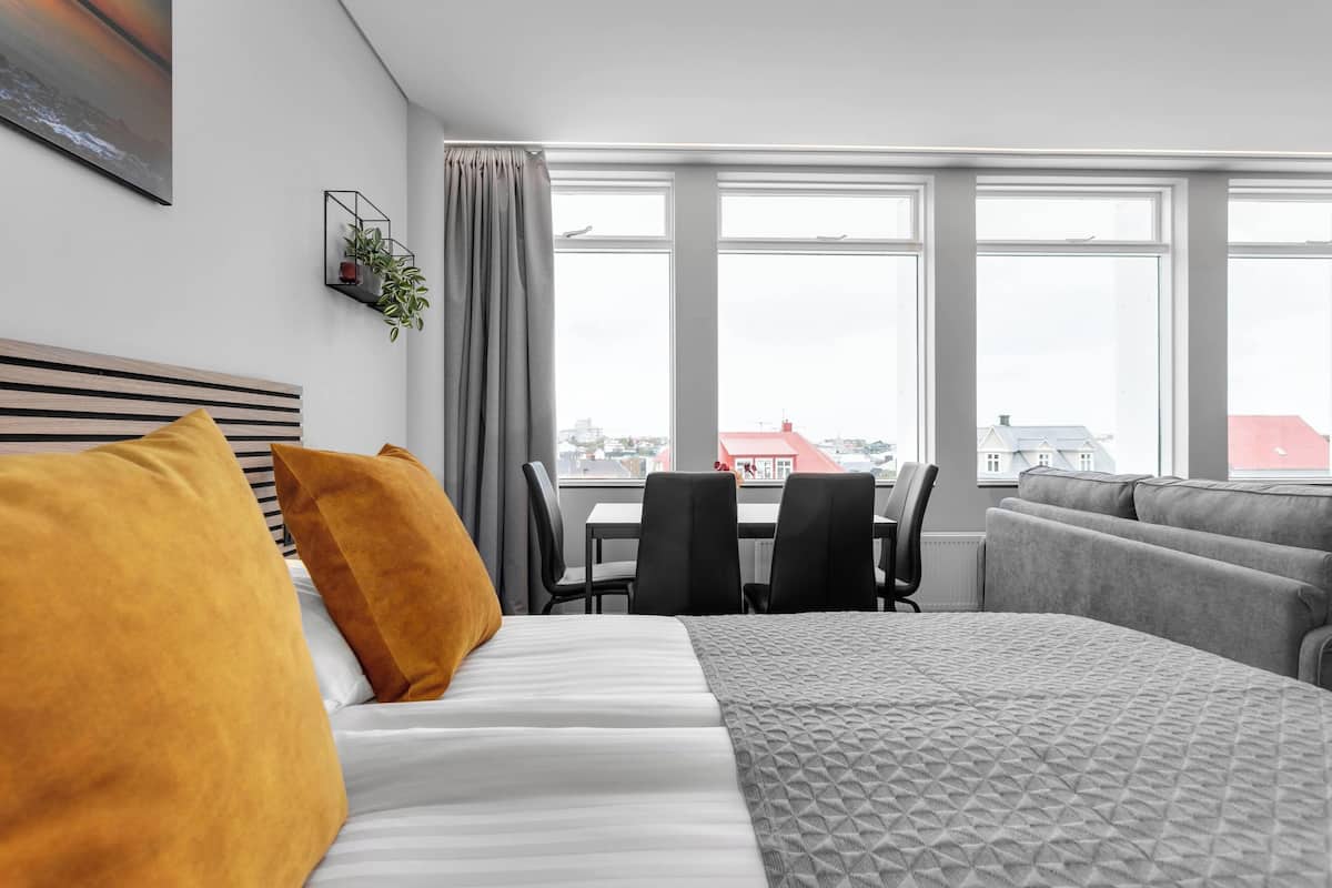 Blackout drapes, free WiFi, bed sheets