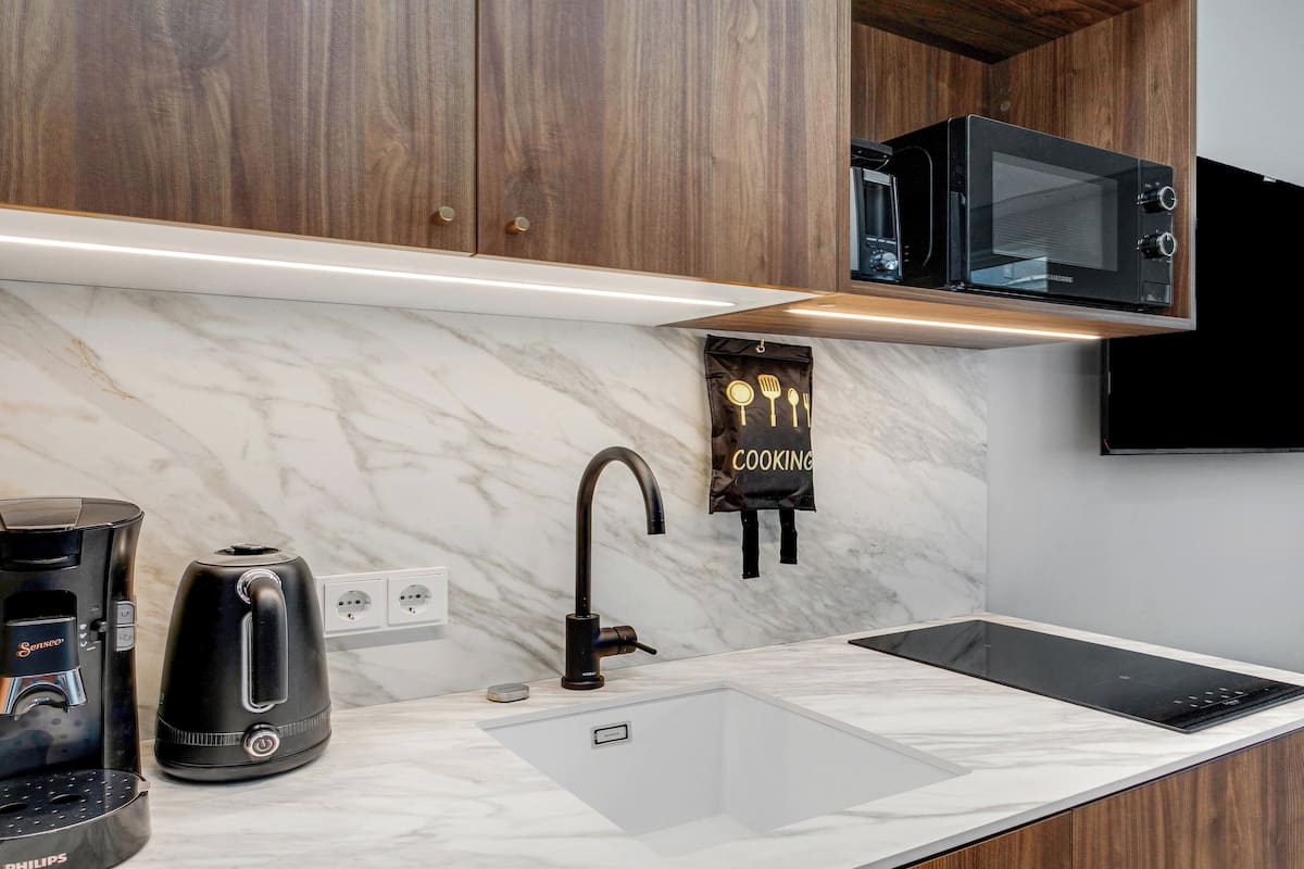 In-room safe, laptop workspace, blackout curtains, iron/ironing board