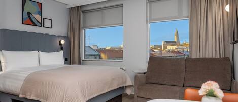 Estúdio, 1 cama Queen e sofá-cama | Cofres nos quartos, espaço de trabalho para notebook, cortinas blackout