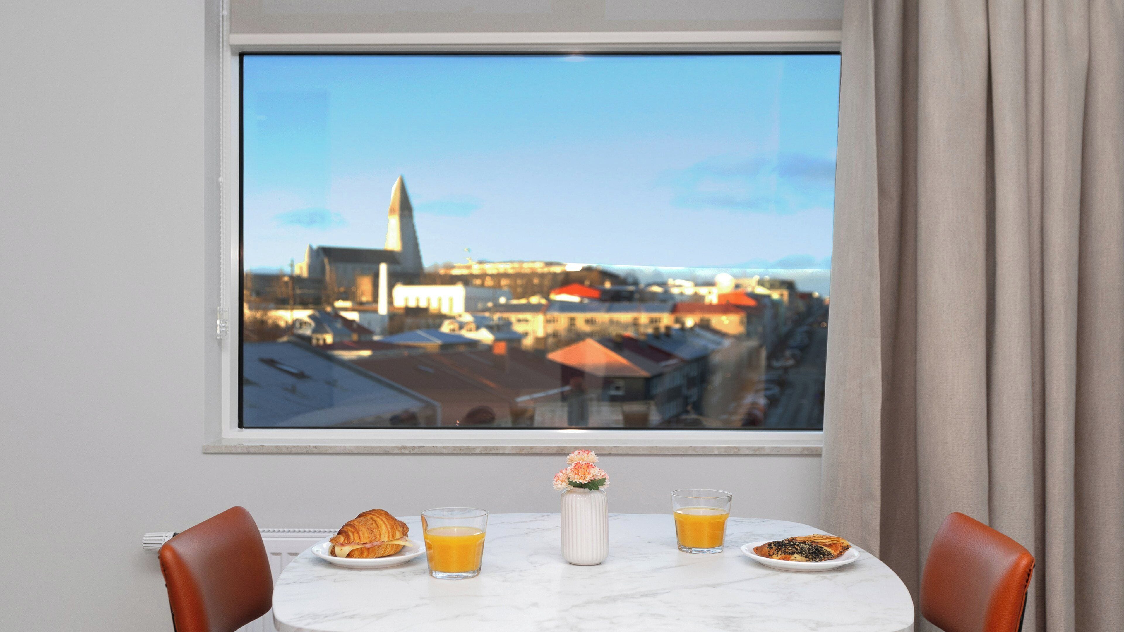 Studio, 2 Tempat Tidur Twin, dapur (Hallgrimskirkja Church view) | Brankas, ruang kerja ramah laptop, dan tirai kedap cahaya