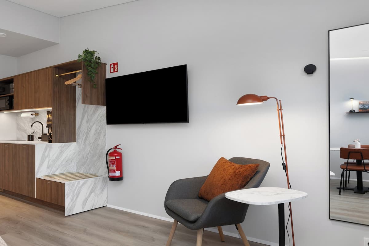 Studio, 2 Twin Beds, Kitchen (Hallgrimskirkja Church view) | In-room safe, laptop workspace, blackout drapes, iron/ironing board