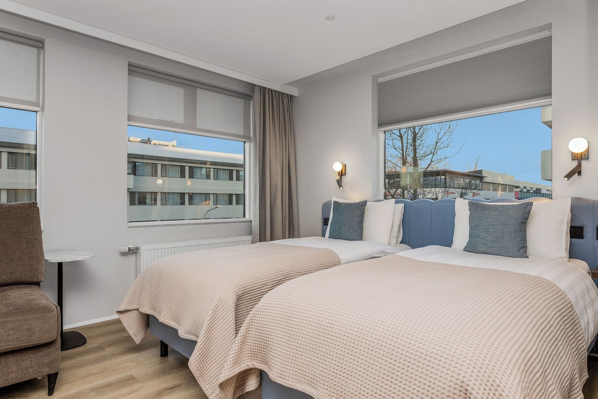 Twin Studio with Sofa Bed and Bathtub