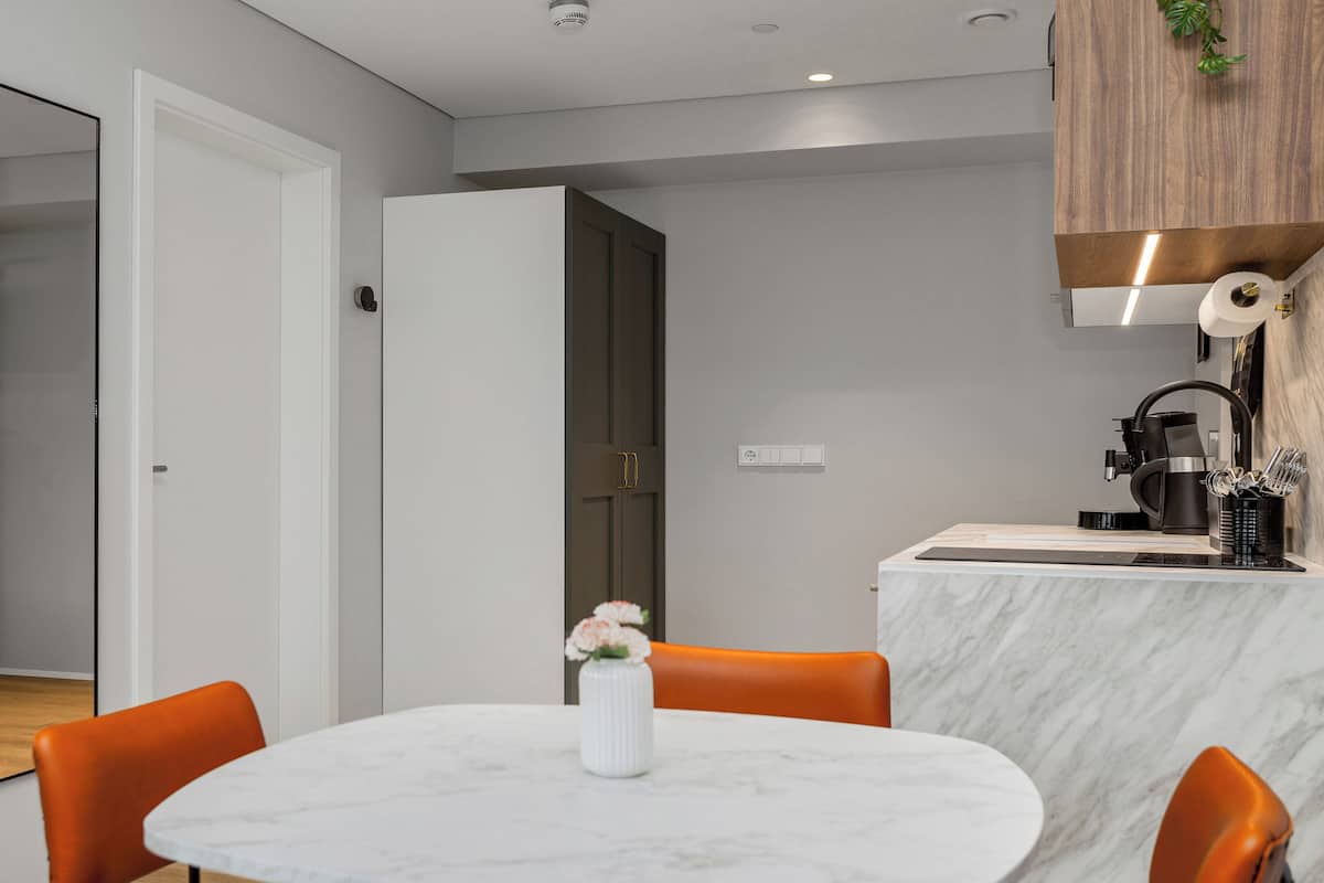 Studio, Multiple Beds, Kitchen (Separate Bath) | In-room safe, laptop workspace, blackout drapes, iron/ironing board