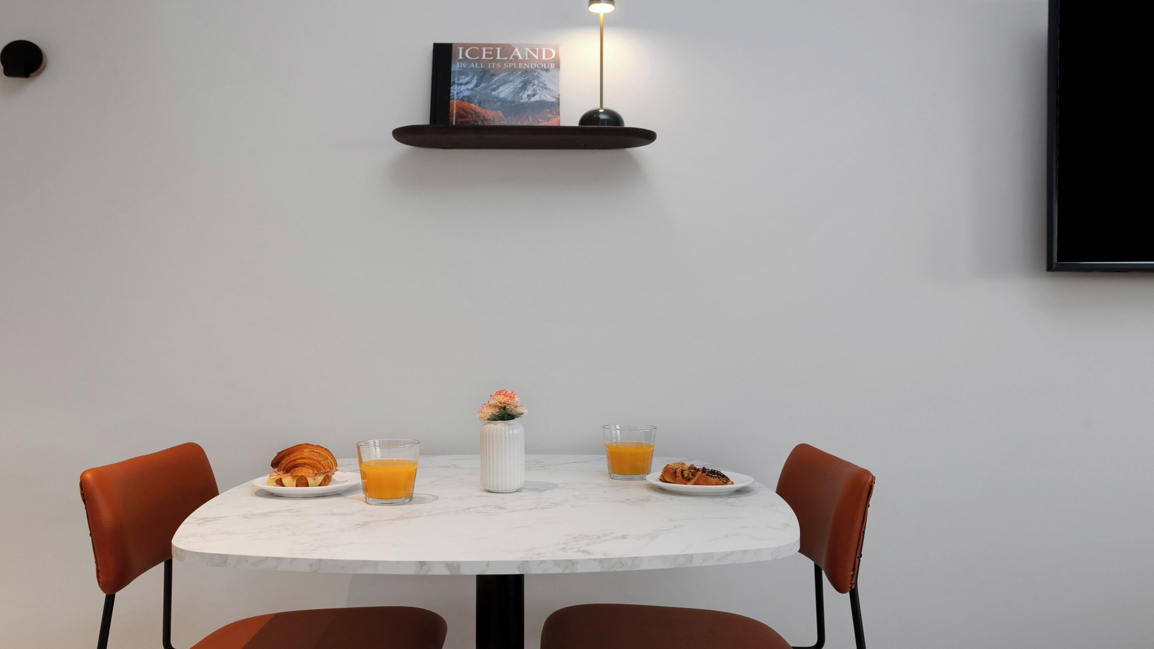 In-room safe, laptop workspace, blackout drapes, iron/ironing board