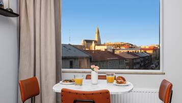 Studio, Multiple Beds, Kitchen