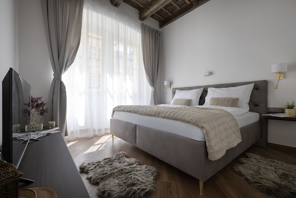 2 bedrooms, iron/ironing board, WiFi, bed sheets - Bedrich Smetana (Two Double Bedroom Apartment) (Hlavní město Praha)