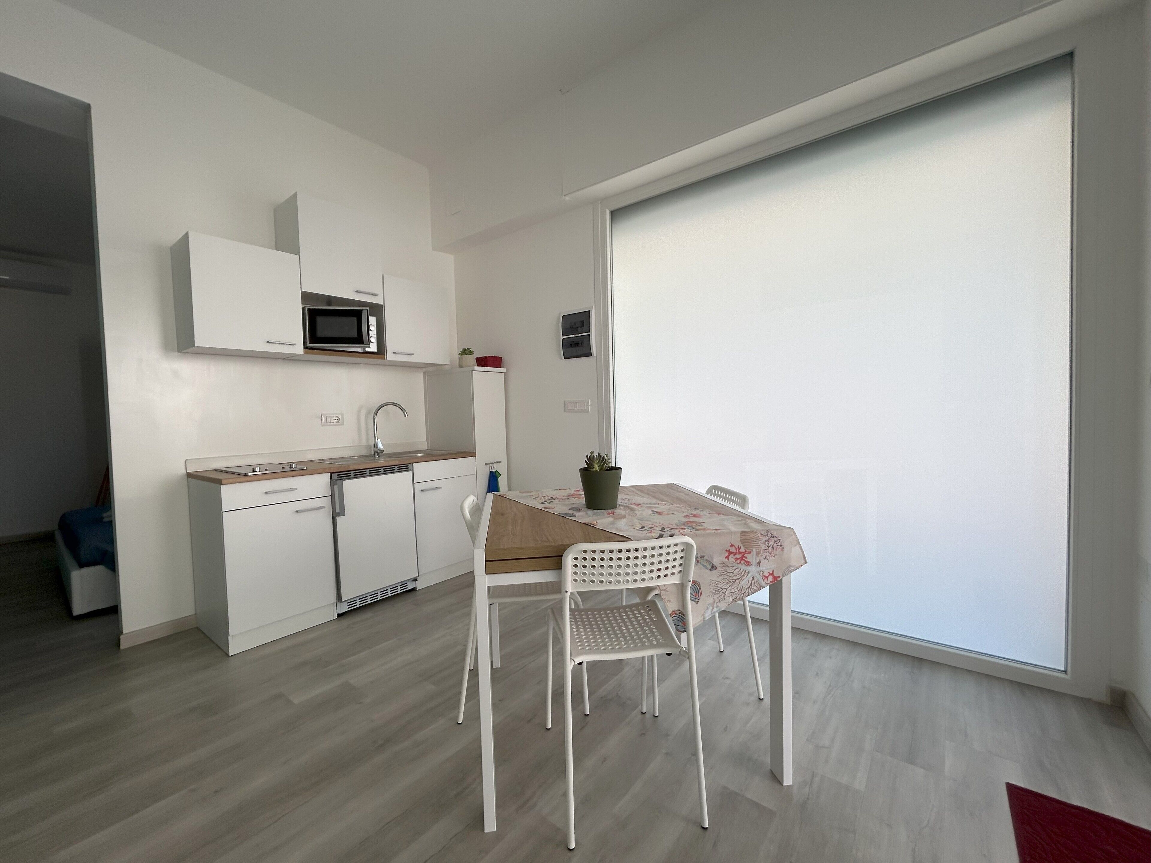 Appartamento | Cucina privata | Frigorifero, microonde, piano cottura, macchina per caffè espresso