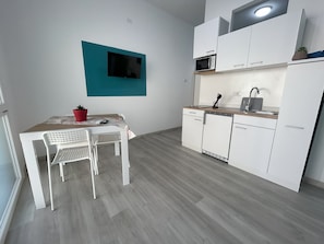 Apartment | Eigene Küche | Kühlschrank, Mikrowelle, Herdplatte, Espressomaschine