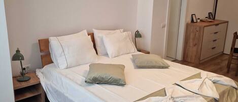 1 bedroom, iron/ironing board, Internet, bed sheets