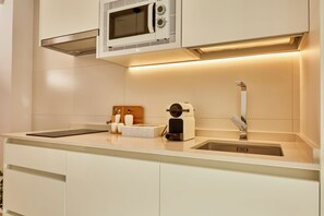 ดีลักซ์อพาร์ทเมนท์ | ครัวส่วนตัว | เครื่องชงกาแฟเอสเปรสโซ, เครื่องชงกาแฟ/ชา, กาต้มน้ำไฟฟ้า