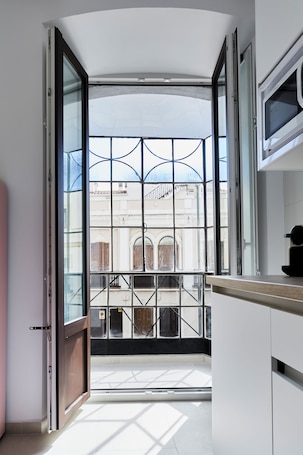 Deluxe Apartment, Balcony, City View | Soundproofing, iron/ironing board, free WiFi