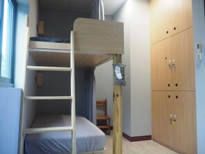 1 habitación, wifi y ropa de cama