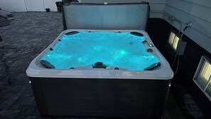 Indoor spa tub
