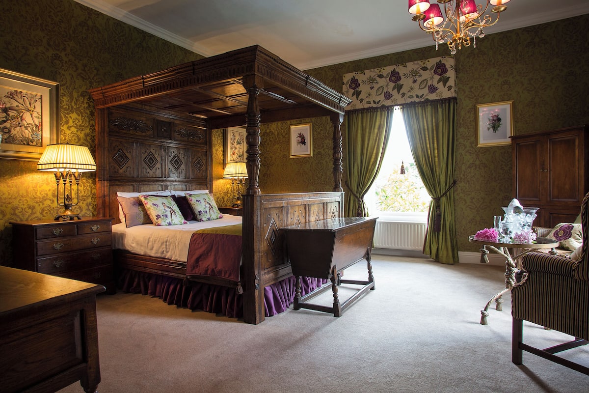 Deluxe Double Room | In-room safe, iron/ironing board, free WiFi, individually decorated