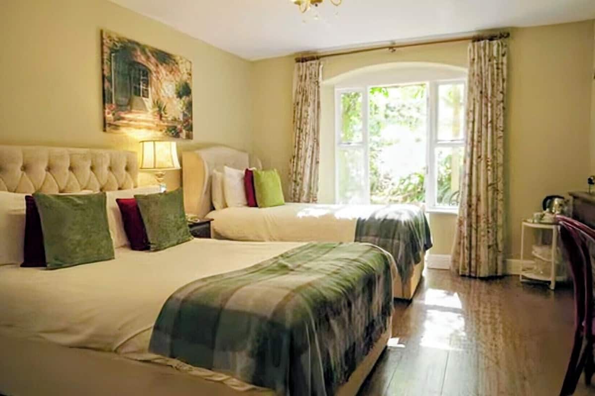 Classic Triple Room, Patio