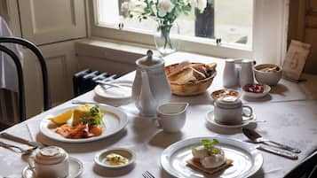Free daily cooked-to-order breakfast