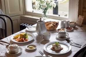 Free daily cooked-to-order breakfast