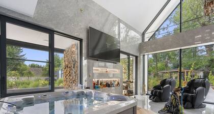 Belle maison de vacances privée avec bain à remous, WIFI, TV, terrasse, animaux admis et parking