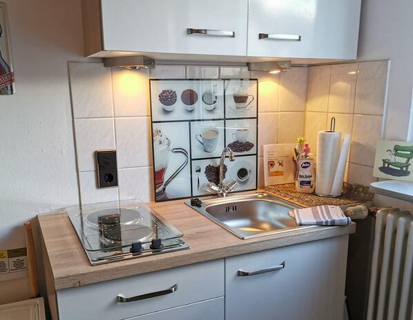 Fridge, microwave, stovetop, coffee/tea maker