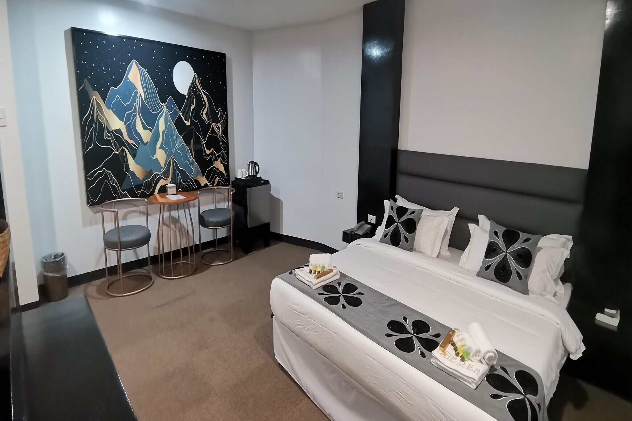 1 chambre, bureau, draps fournis