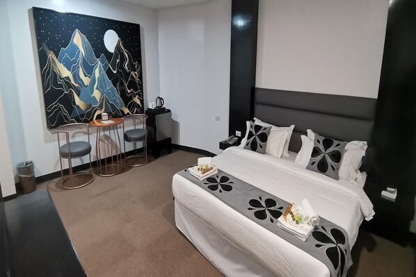 1 bedroom, desk, bed sheets