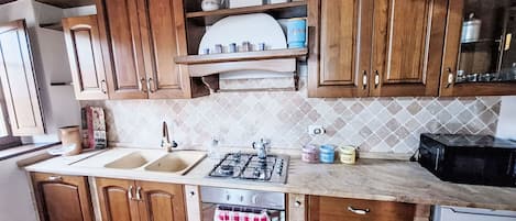 Mikrowelle, Ofen, Geschirrspüler