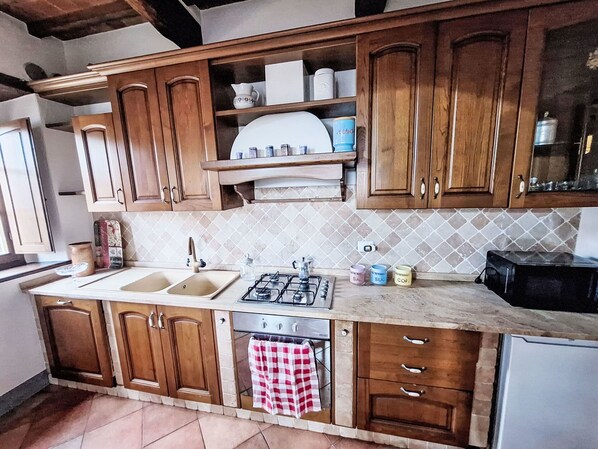 Mikrowelle, Ofen, Geschirrspüler