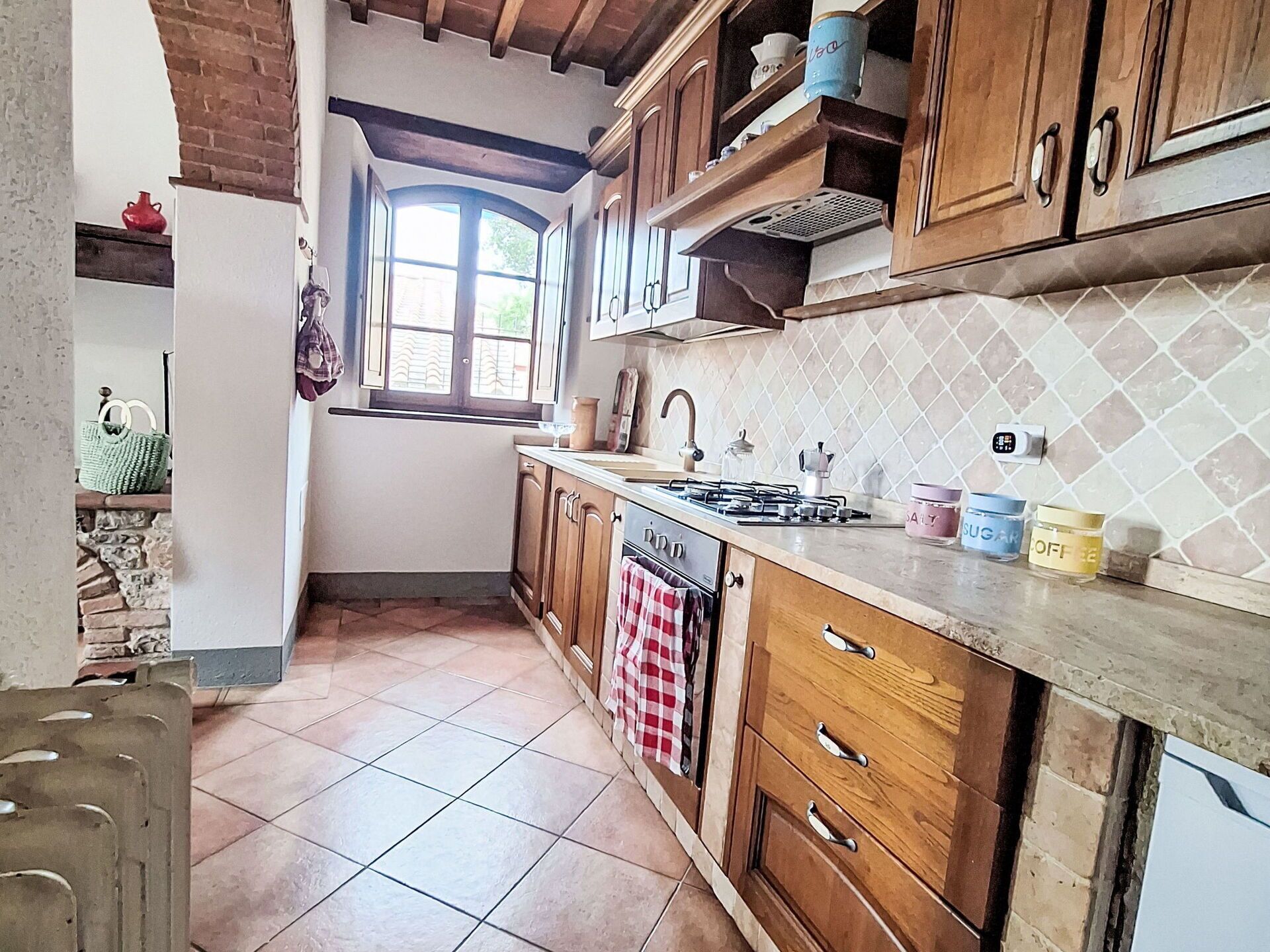 Küche, Countertop, Flooring, Interior Design, Holz, Möbel, Cabinetry, Fussboden, Major Appliance, Küchengerät