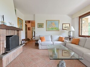 TV - Stunning private villa for 10 people with WIFI, A/C, TV and patio (Castiglione Della Pescaia)