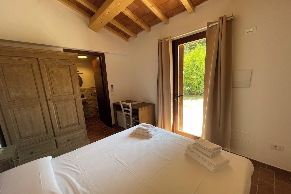 Chambre Confort Double ou avec lits jumeaux, 1 lit double, vue jardin | Salle de bain