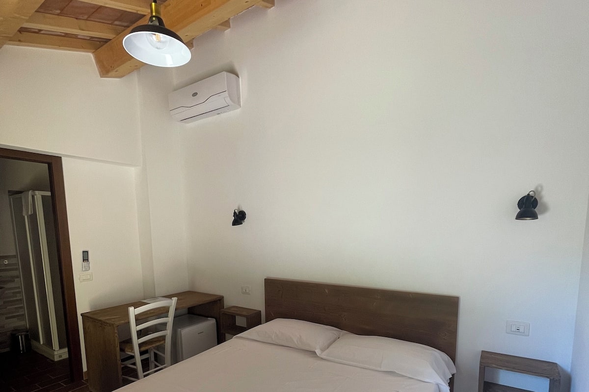Doppia Deluxe, 1 letto matrimoniale, vista giardino | Wi-Fi gratuito, lenzuola