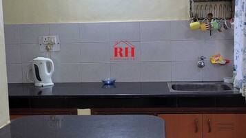 Fridge, stovetop, electric kettle, kitchen islands