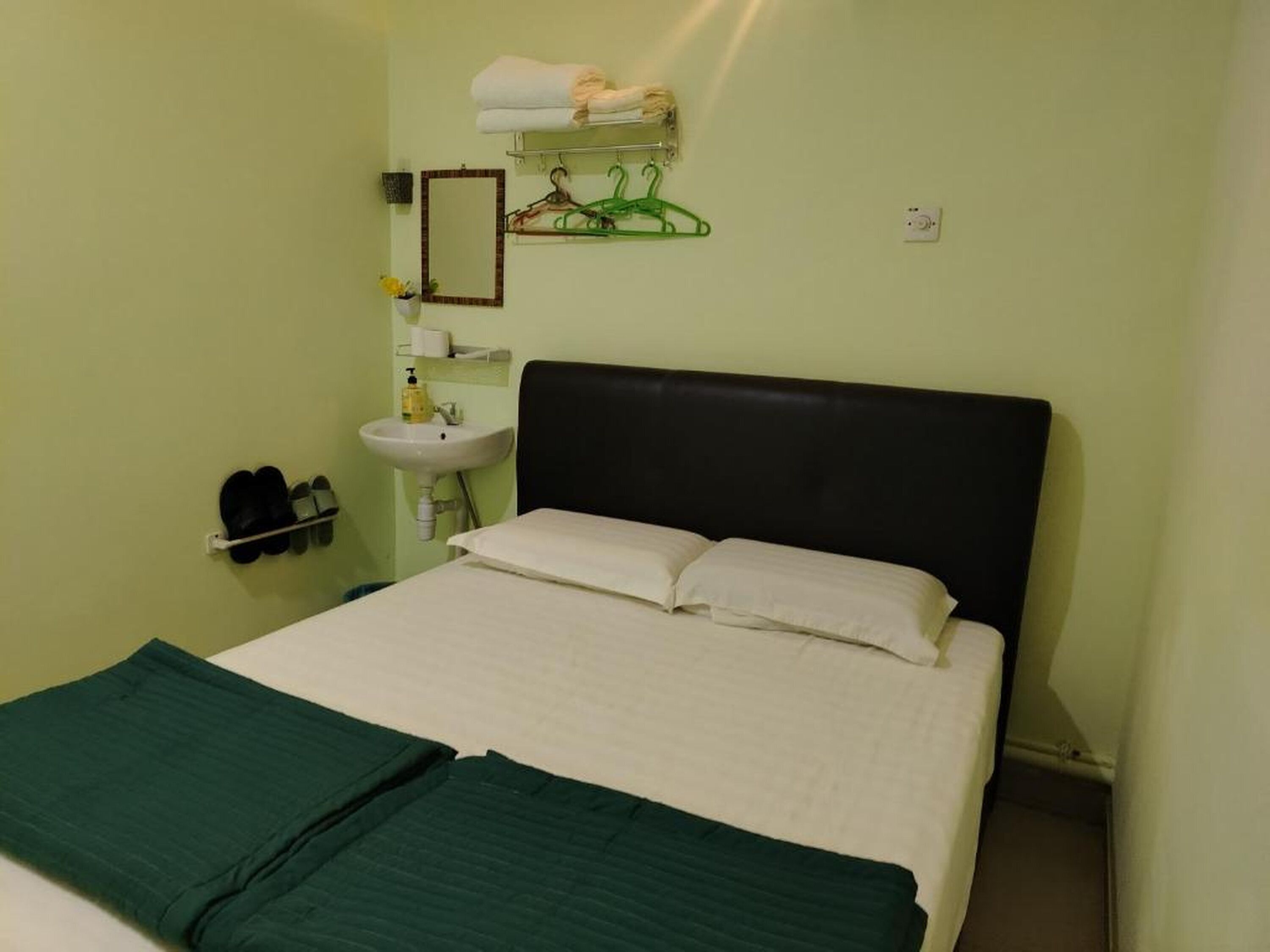 Standard-Doppelzimmer, 1 Queen-Bett | Kostenloses WLAN, Bettwäsche