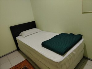 Deluxe Single Room | Free WiFi, bed sheets - OYO 91195 Dancenter Seremban 2 Near Snow (Seremban)