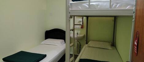 Standard trippelrum | Gratis wi-fi och sÀngklÀder