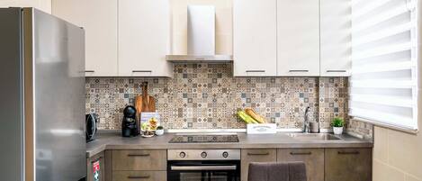 Refrigerador, microondas, horno, placa de cocina