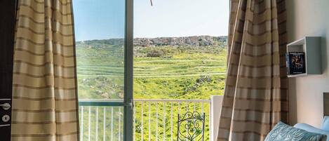 3 عدّة غرف نوم ومكتب ومكواة/لوح كي وسرير سفر