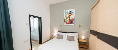 2 habitaciones, tabla de planchar con plancha, cuna de viaje y wifi