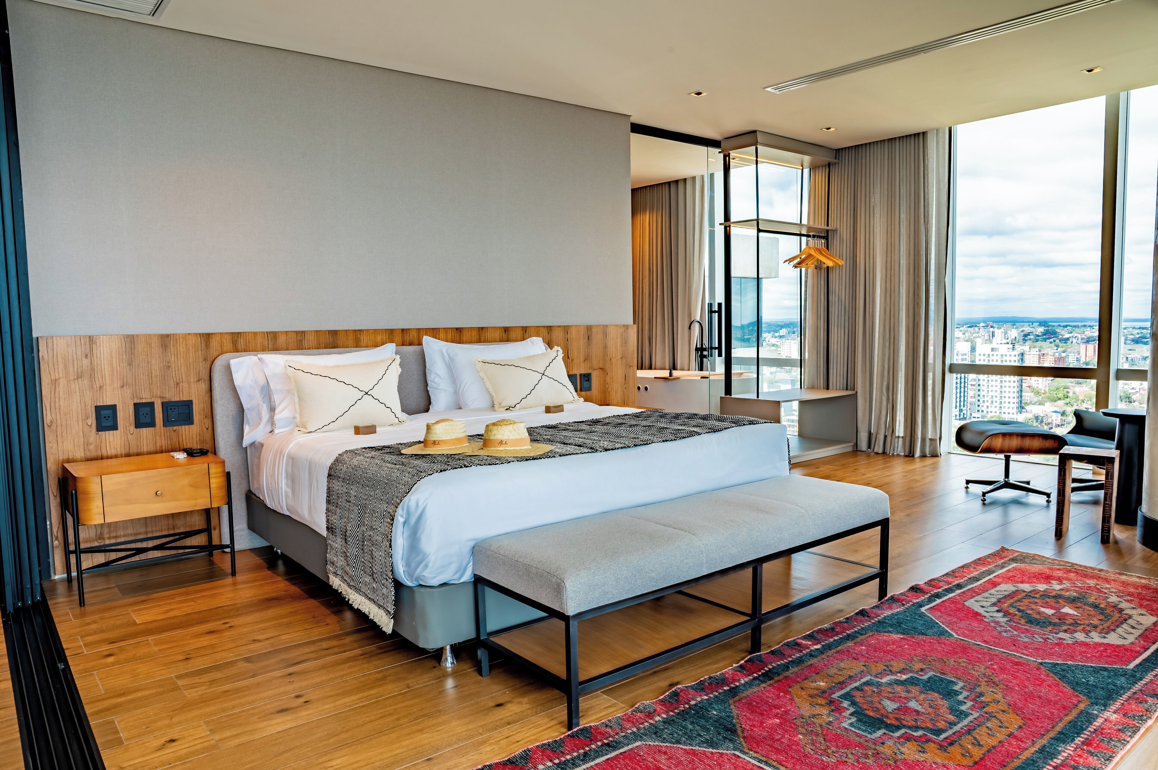 Suite panoramica, vista fiume | Biancheria da letto di alta qualità, minibar, culla da viaggio