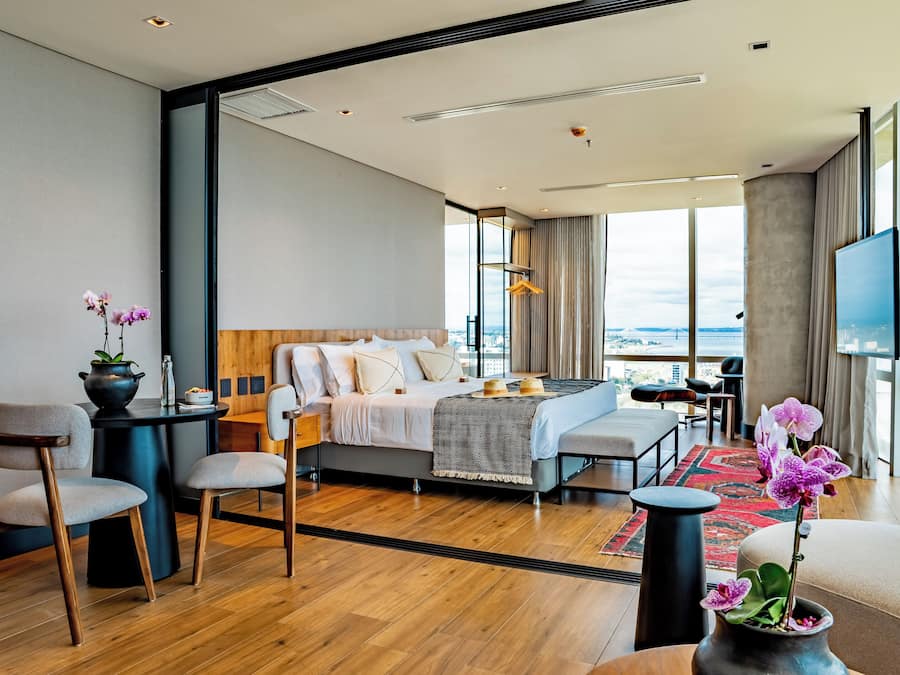 Premium bedding, minibar, individually decorated, individually furnished