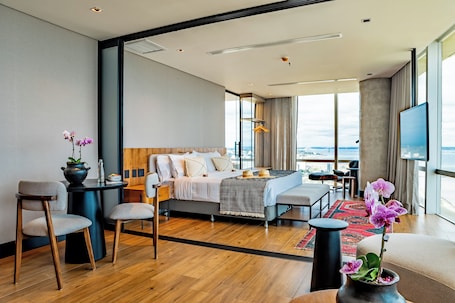 Panoramic Suite, River View | Premium bedding, minibar, individually decorated, individually furnished