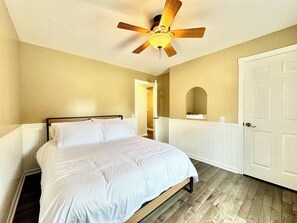 3 bedrooms, desk, iron/ironing board, travel cot